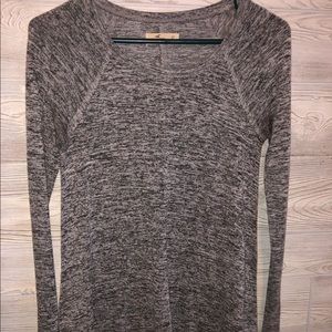 long sleeve grey hollister top